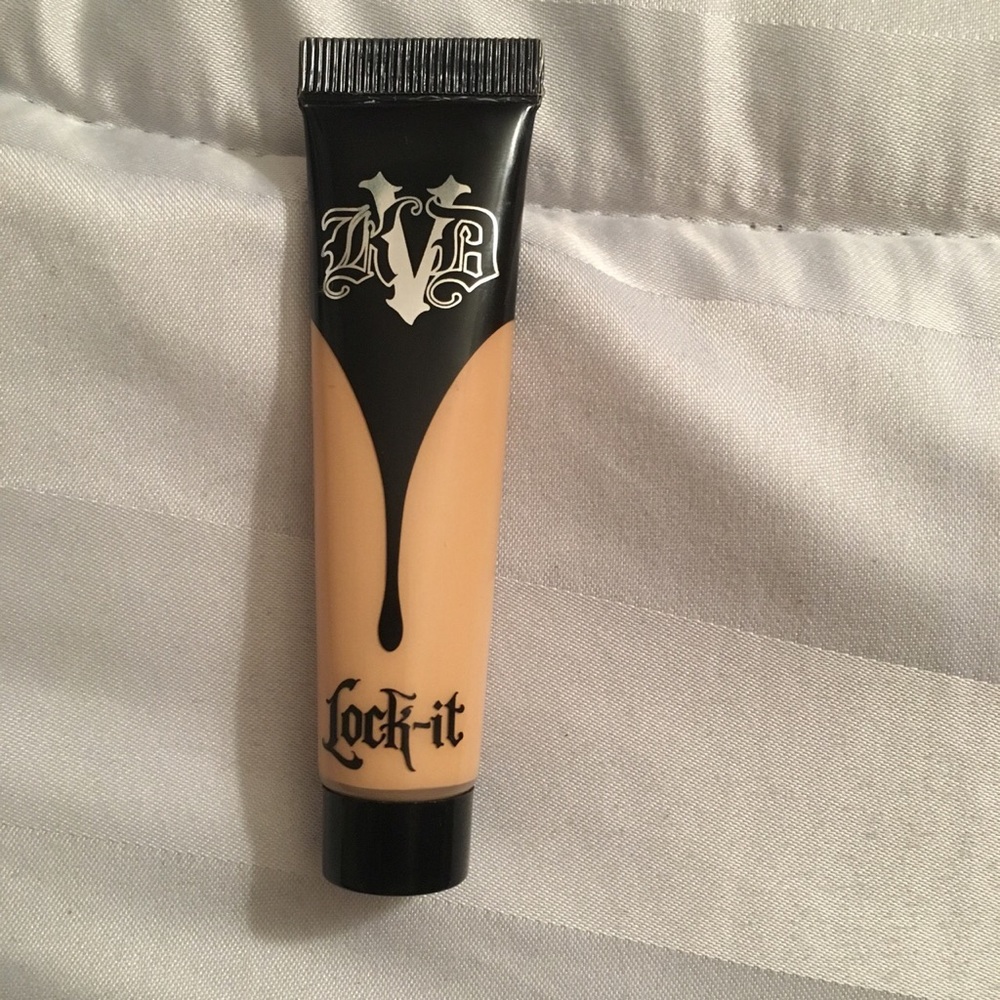 KAT VON D TRIAL SIZE FOUNDATION